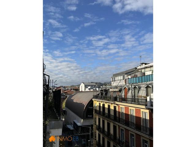 Coqueto piso alto, recientemente reformado en el centro de la ciudad photo 0