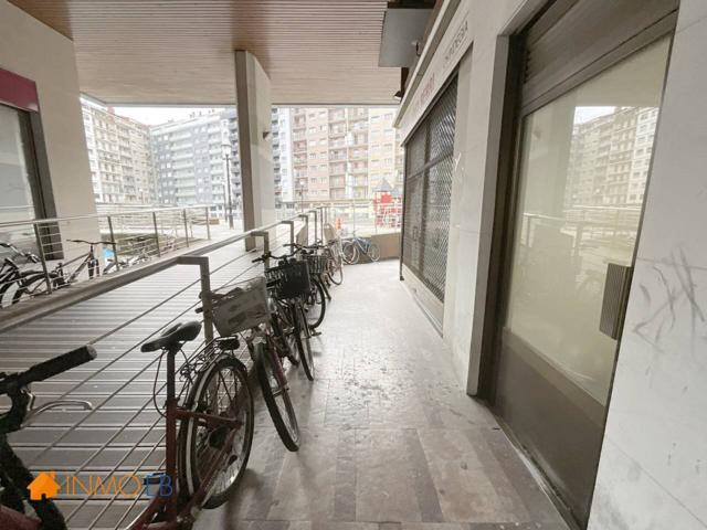 Trastero con acceso peatonal y de vehículos en perfecto estado photo 0