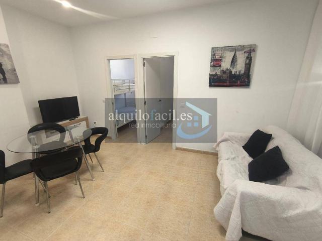 SE ALQUILA MAGNÍFICO PISO EN ZONA CALLE JUAN CHAMIZO LUCAS photo 0