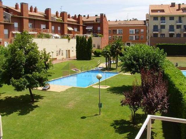 Piso con piscina en Villamediana de Iregua photo 0