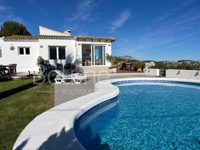 Villa En venta en Moraira photo 0