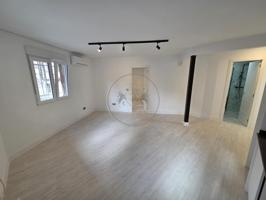 Piso en venta en Madrid de 81 m2 photo 0