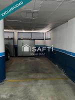 Plaza de parking con almacenamiento. photo 0