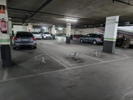 Se venden tres plazas de Parking en Barcelona (coche grande-furgoneta) photo 0