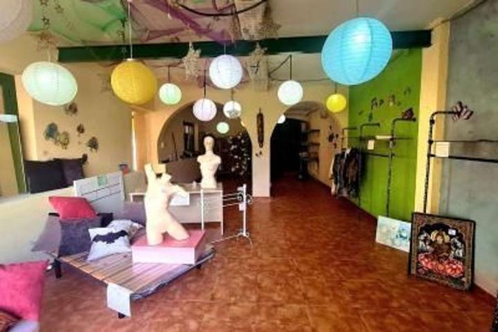 Gran Local en venta en Vega de Sariego photo 0