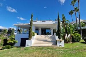 VILLA EN VENTA EN LOS NARANJOS GOLF, NUEVA ANDALUCÍA photo 0