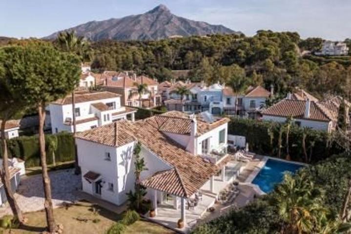 Una exquisita residencia independiente en Nueva Andalucía - Marbella - Costa del sol photo 0