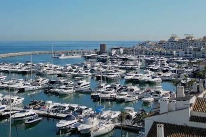 Lujoso apartamento de 5 dormitorios en Puerto Banús-Marbella photo 0