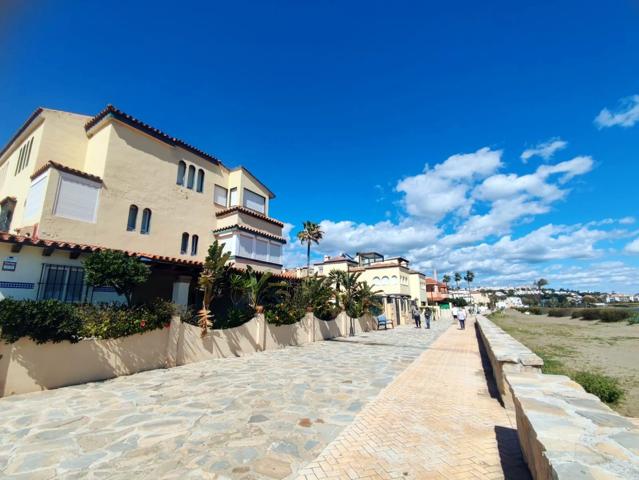 Casa en urbanización en primera línea de playa photo 0
