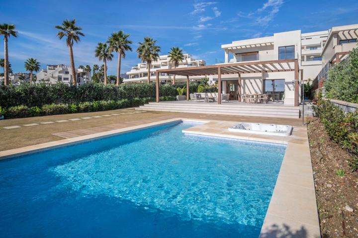 Encantadora Villa frente a la playa en Jardines Velaya – Nueva Milla de Oro, Estepona photo 0
