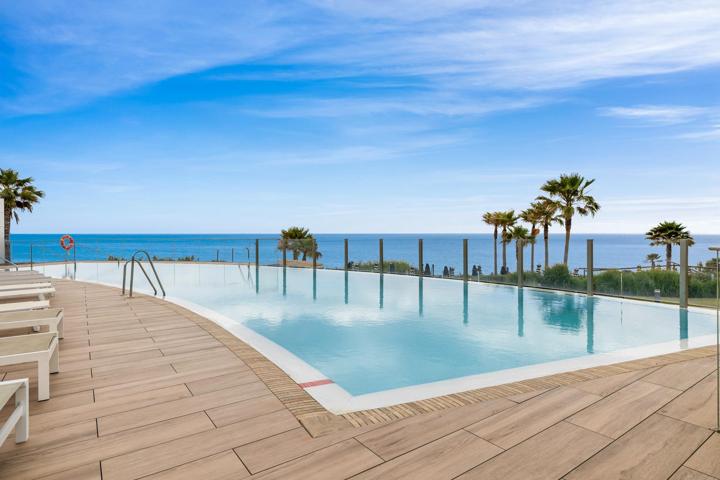 Apartamento de lujo en primera línea de playa en The Edge, Estepona photo 0