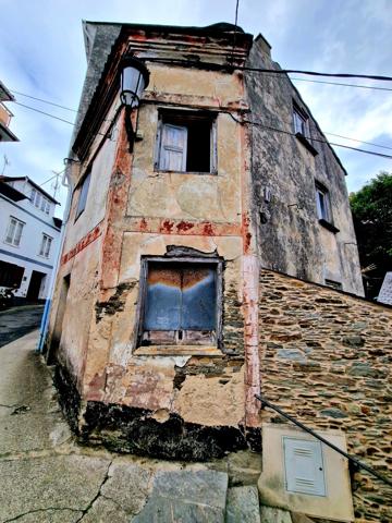 ✨ Oportunidad en Figueras – Casa con vistas al puerto para reformar ✨ photo 0