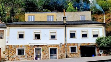 Casa independiente de 352 m2 sobre una impresionante finca de 14.600 m2 en el concejo de Ribadeo, con vistas espectaculares a la ría del Eo y a la montaña. photo 0