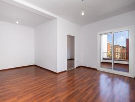 Piso En venta en Barcelona photo 0