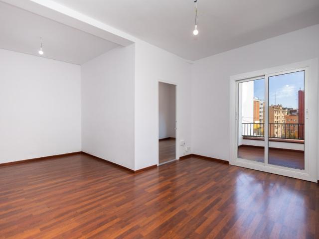 Piso En venta en Barcelona photo 0