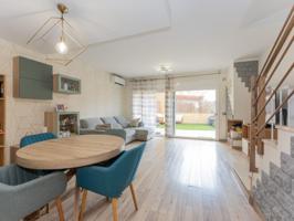 Casa En venta en Sant Boi De Llobregat photo 0