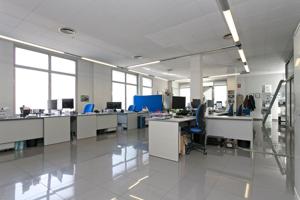 LOCAL DE OFICINA, TALLER Y ALMACEN photo 0