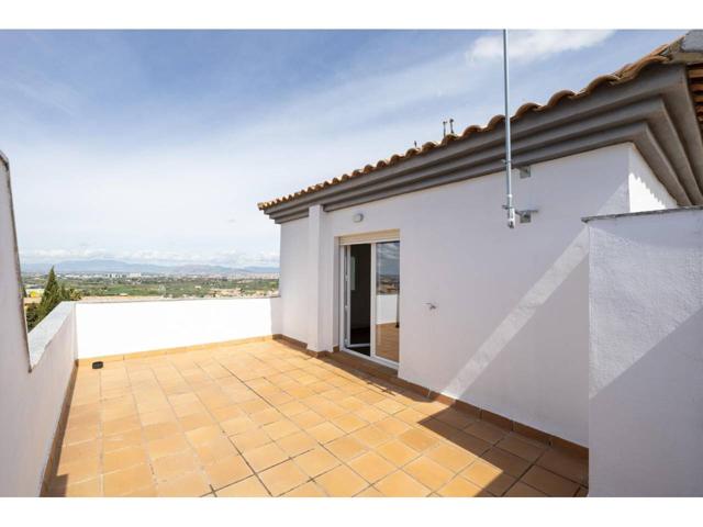 Amplia casa renovada, 3 dormitorios mas ático con terraza photo 0