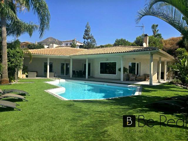 LUJOSA VILLA DE UNA PLANTA EN ALQUILER EN BENALMÁDENA - VISTAS AL MAR Y PISCINA PRIVADA photo 0