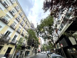 Piso en venta en calle de Ventura Rodríguez photo 0
