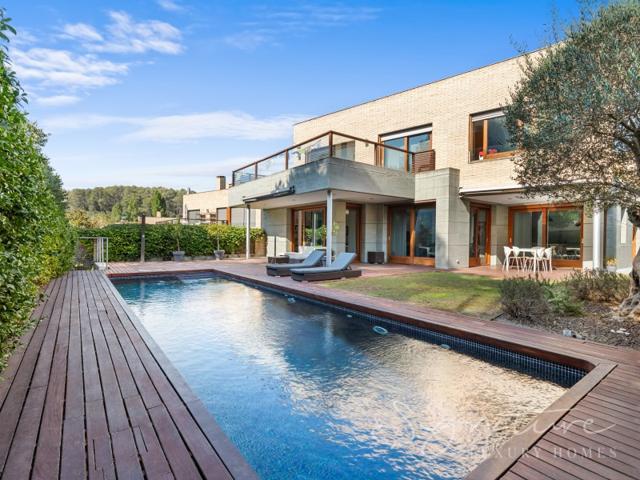 Villa En venta en Sant Cugat Del Vallès photo 0