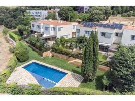 Casa en venta en Cànoves i Samalus photo 0
