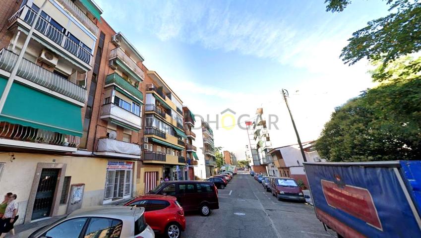 Locan en venta en calle Sierra Carbonera photo 0