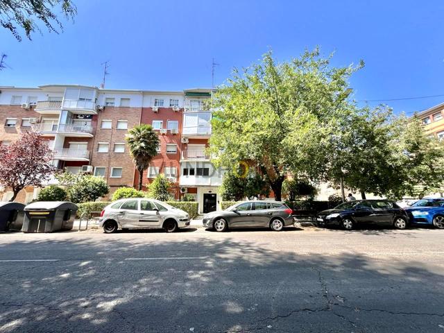 Piso en venta en Calle de Calahorra photo 0