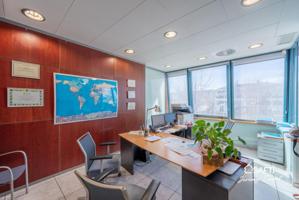 Oficinas de 235 m² con terraza y parking en Empuriabrava photo 0