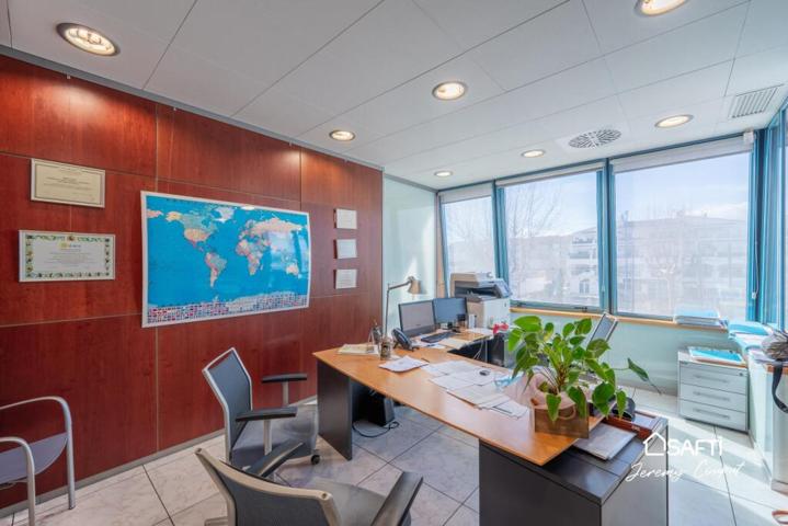 Oficinas de 235 m² con terraza y parking en Empuriabrava photo 0