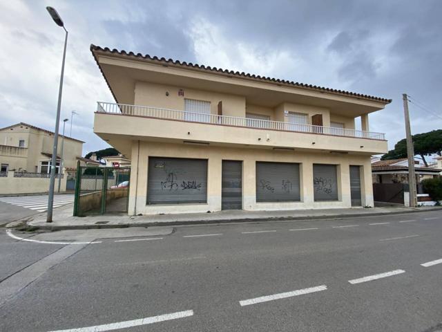 Local comercial convertible en 3 Apartamentos photo 0