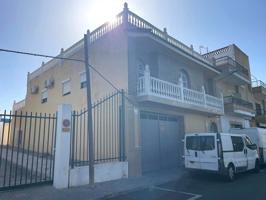 Casa - Chalet en venta en Mairena del Aljarafe de 370 m2 photo 0