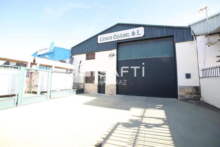 Nave industrial cárnica, equipada y versátil en el corazón empresarial de Ronda. photo 0