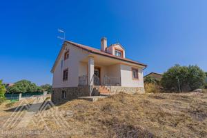 Villa En venta en Zarzuela del Monte photo 0