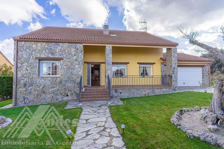 Villa En venta en Zarzuela del Monte photo 0