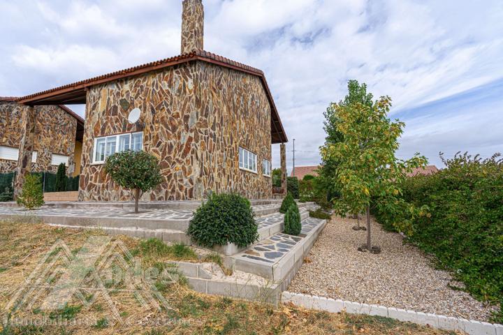 Villa En venta en Zarzuela del Monte photo 0