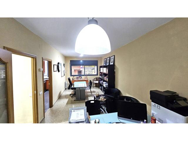 EXCLUSIVA VIVIENDA SEMINUEVA CON PARQUING photo 0