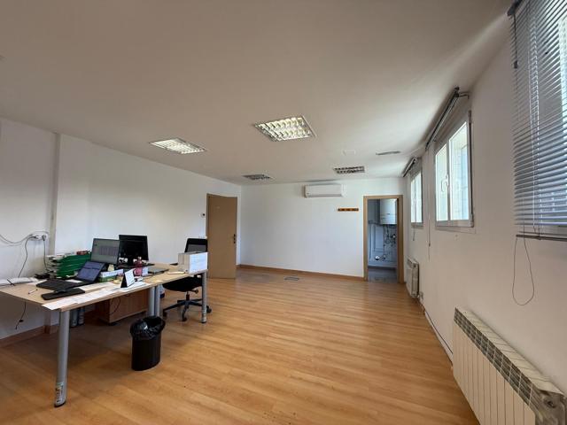Almacén En venta en Vitoria-Gasteiz photo 0