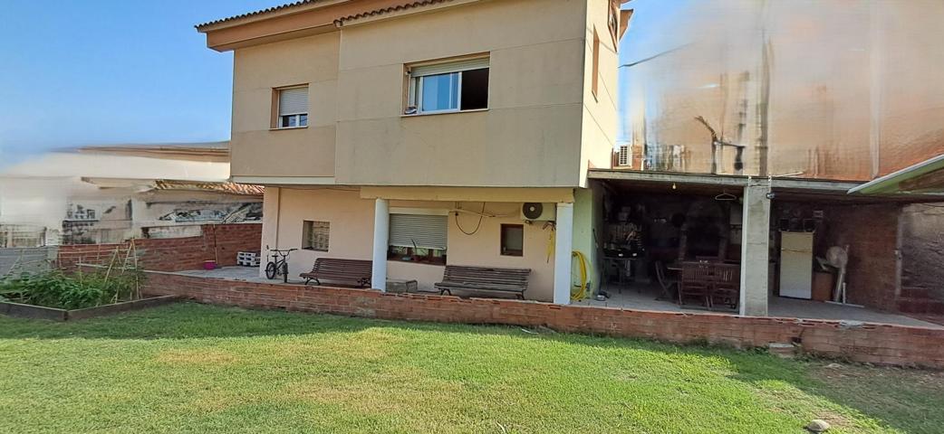 Chalet - Torre - Sant Vicenç dels Horts photo 0