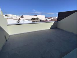 Estupendo ático recién reformado y ascensor, con 3 dormitorios y dos amplias terrazas privativas en Vecindario photo 0