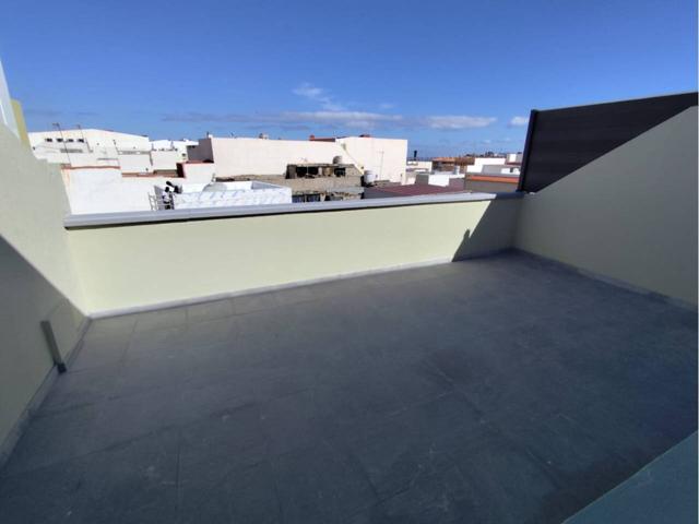 Estupendo ático recién reformado y ascensor, con 3 dormitorios y dos amplias terrazas privativas en Vecindario photo 0