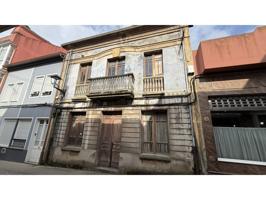 Gran casa con patio en el casco histórico de Cariño – para reformar con gran potencial photo 0