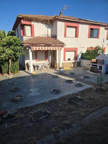 Unifamiliar Pareada En venta en Brunete, Brunete photo 0