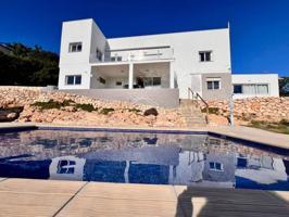 Chalet independiente en venta en calle Turia photo 0