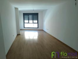 Piso en venta en travesia doña jimena con plaza parking photo 0