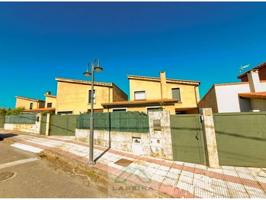 Casa adosada en venta en Goyan photo 0