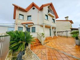 Villa En venta en Vigo photo 0