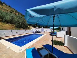 Casa De Campo En venta en Andalucia, Iznajar photo 0