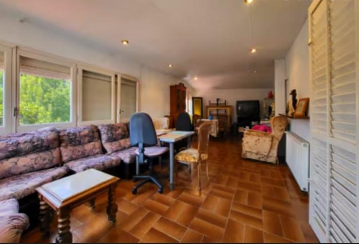 Casa En venta en Calle Verge De Nuria 22, Olot, Girona photo 0