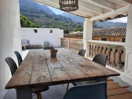 Casa de tres plantas con terraza y garaje a la venta en Sóller photo 0